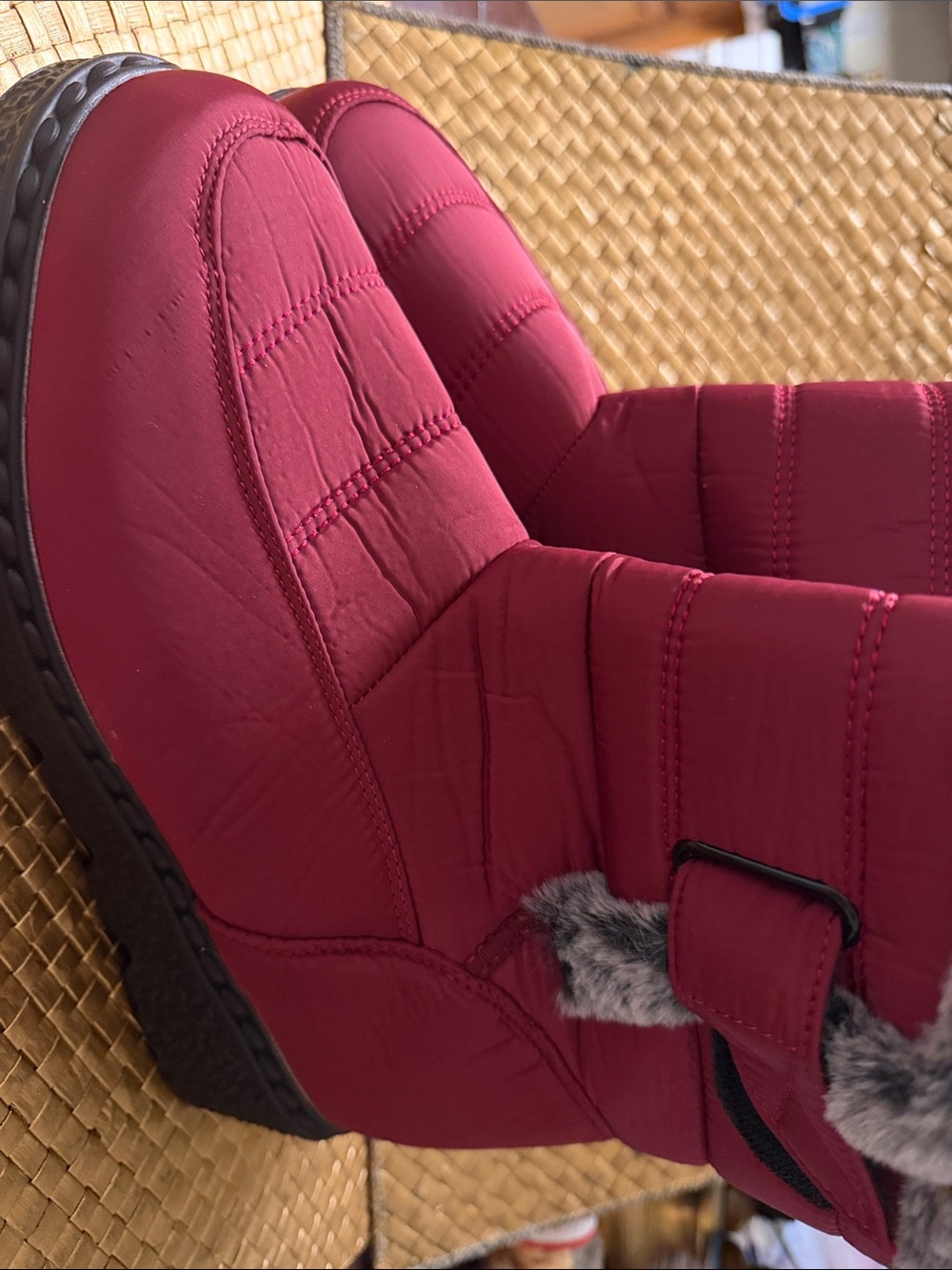 Insulated Women’s Ankle Snow Boot in Berry
